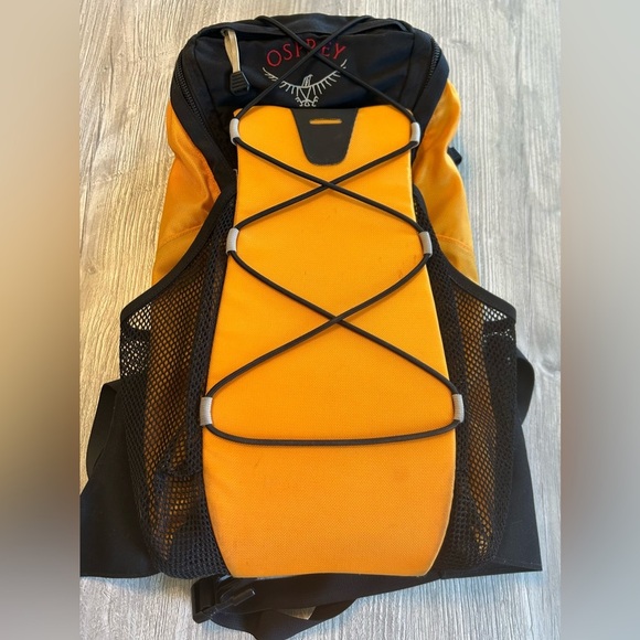 Osprey Helios 14 Black Yellow Daypack Backpack Holds 14L Outdoor Activity Hiking - Picture 1 of 15